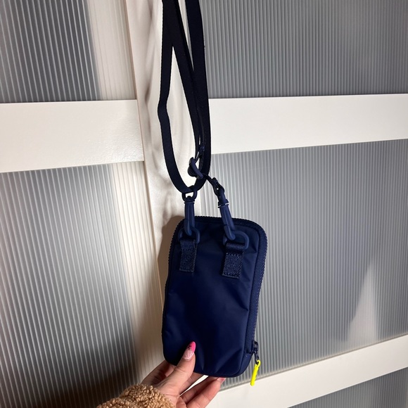 Lululemon zip-top crossbody bag - Picture 3 of 8